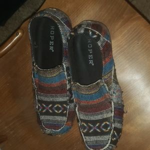 Roper moccasins 8.5W aztec southwest pattern. Slightly used like new condition.